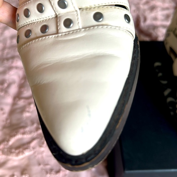 White booties from COACH size 6 can fit a 6 1/2 - Picture 3 of 8